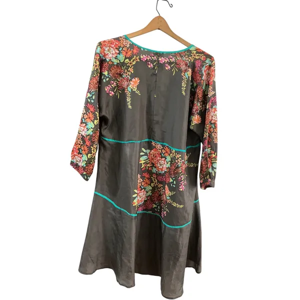 Johnny Was‎ Silk Floral High Low Tunic Top Grey Teal V-Neck 3/4 Sleeve Size M - Image 8