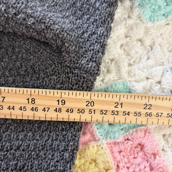 Old Navy Gray Textured Knit Sweater Size M - Image 5