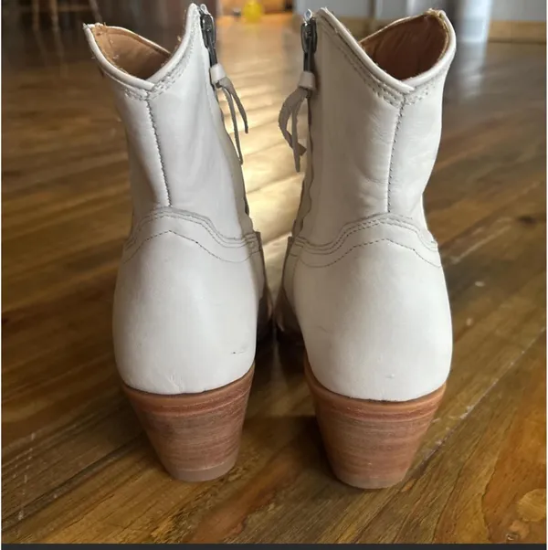 Tecovas White Size 7.5 - Image 3