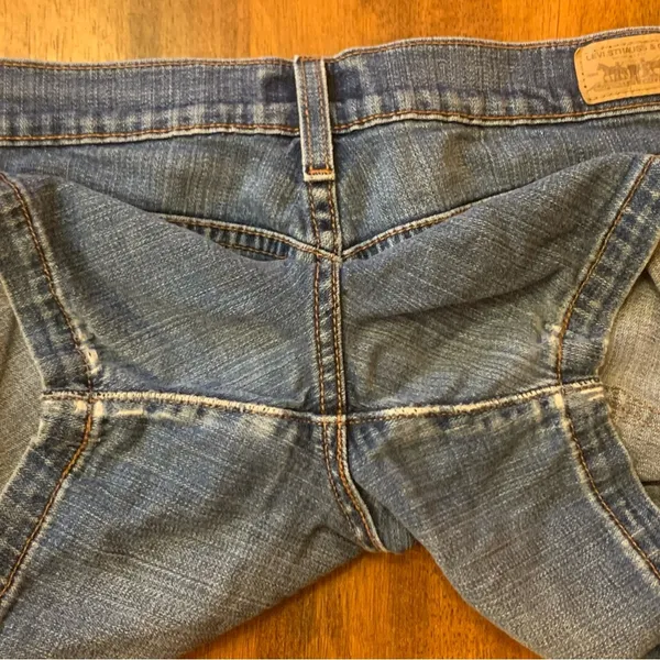 Levi’s 515 shorts size 8 Light blue wash some stretch detailed front pockets - Image 5