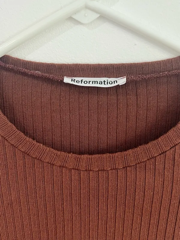 Reformation Brown Ribbed Top 90s Minimalist XS Y2K Model Off Duty - Image 2