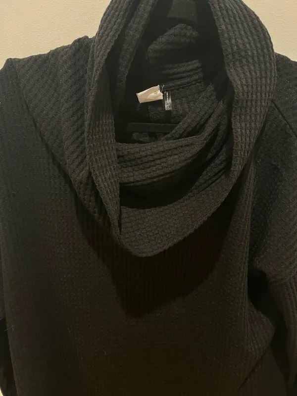 Anthropologie Black Ribbed Turtleneck Pullover gently worn - Image 4