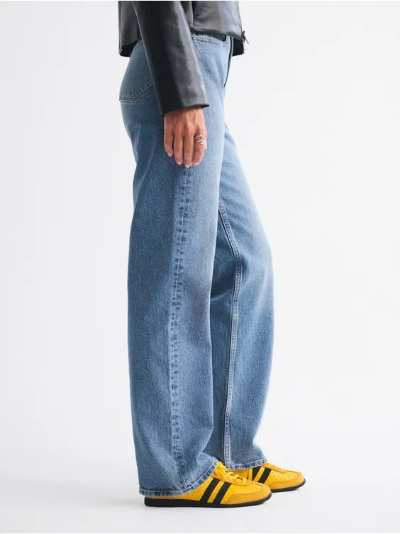Abercrombie & Fitch Curve Love High Rise 90s Relaxed Jean Size 36 / 22 Short - Image 2