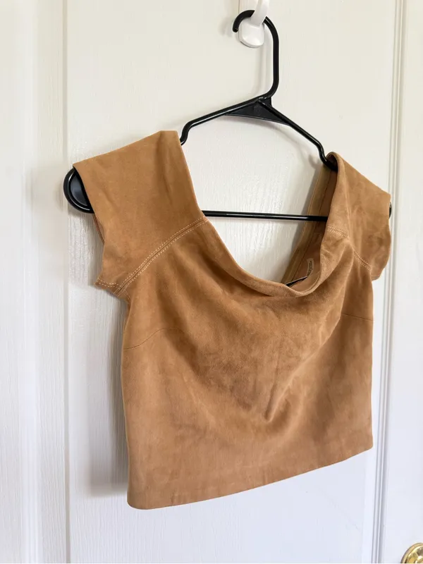 Alice + Olivia Gracelyn Off Shoulder Suede Crop Top - Image 5