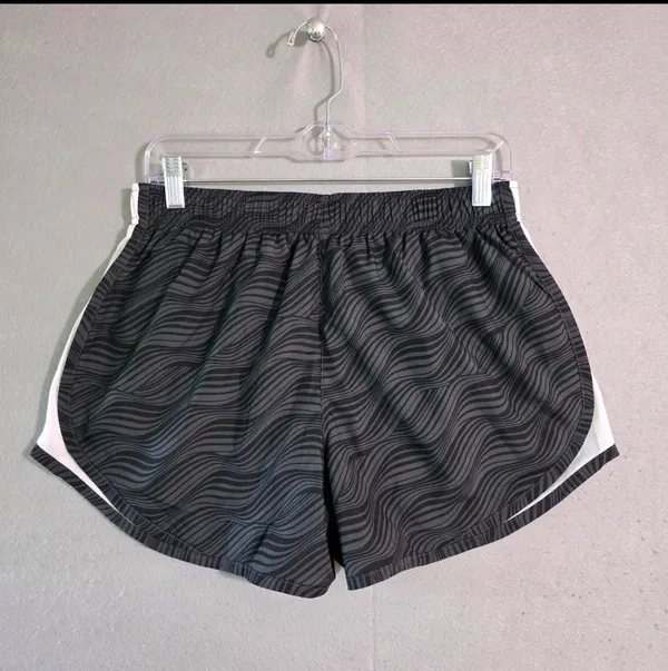 NWT Buffalo Bills Tempo Women's Nike Dri-FIT NFL Shorts Sz M - Image 3