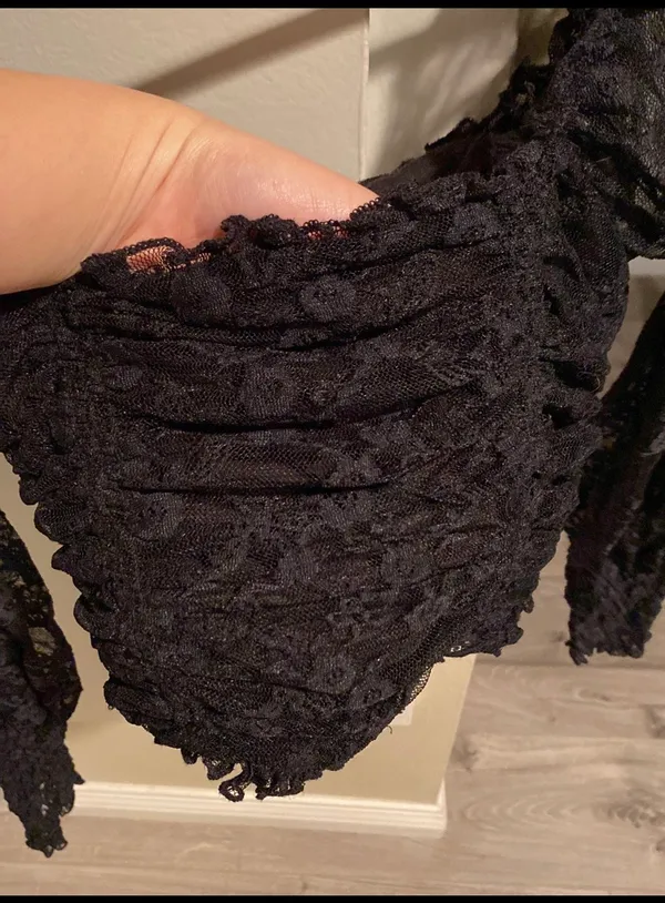 Urban Outfitters NWOT Crop Lace Top - Image 7