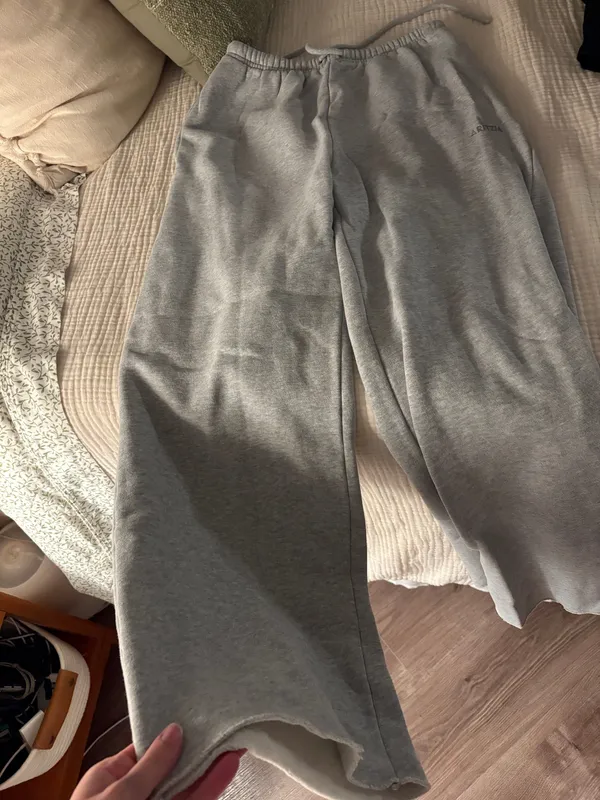 Aritzia sweatpants  - Image 4