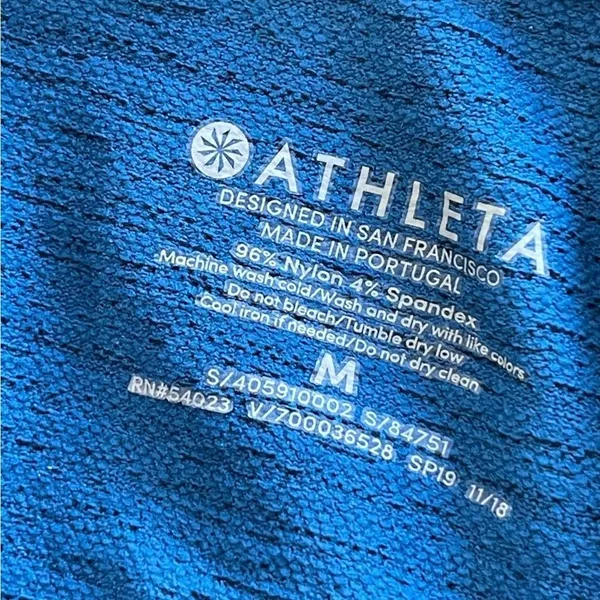 Athleta Women's Speedlight Racer Back Tank Size Medium Athletic Stretch blue - Image 3