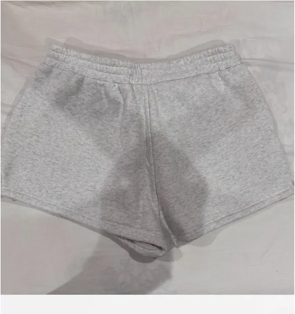 Light grey sweat shorts NEVER WORN size - Image 2