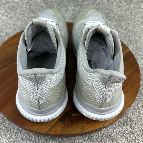 Adidas sneaker women’s size 9.5 - Image 4