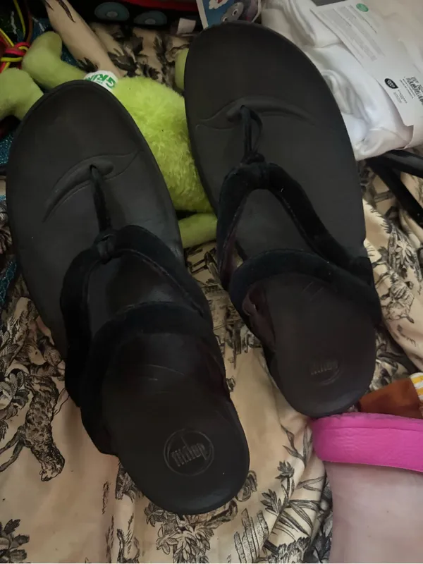 FitFlop Lulu toe-post sandals size 10 - Image 2