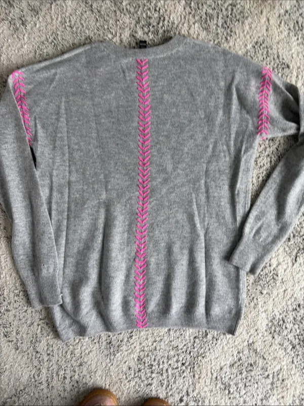 Aqua Bloomingdales Light Gray 100% Cashmere Sweater with Pink Accents Size Small - Image 5