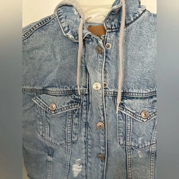 American Eagle Cropped Hooded Denim Jacket Distressed Raw Hem XS Light Wash - Image 16