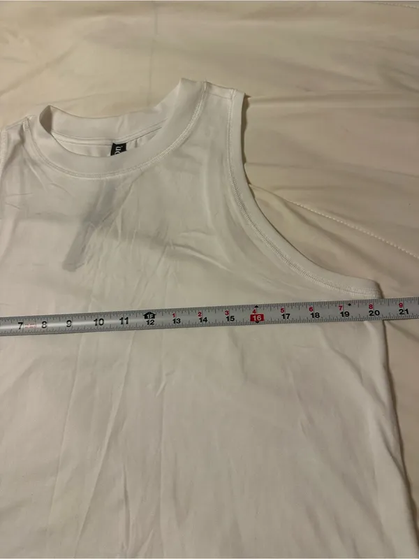 Vuori Energy Top - Classic White Sleeveless Tank Top - Size XL - Image 11