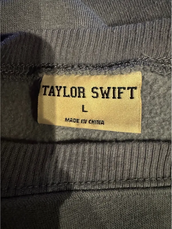 Taylor Swift Gray Swiftie Crewneck Sweatshirt Size L - Image 5