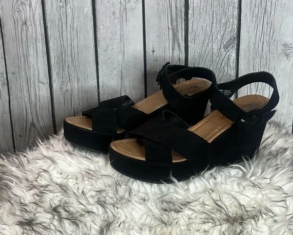 American Eagle black platform sandals – stylish and super comfy! Size 7.5, brand new, never worn. - Image 3