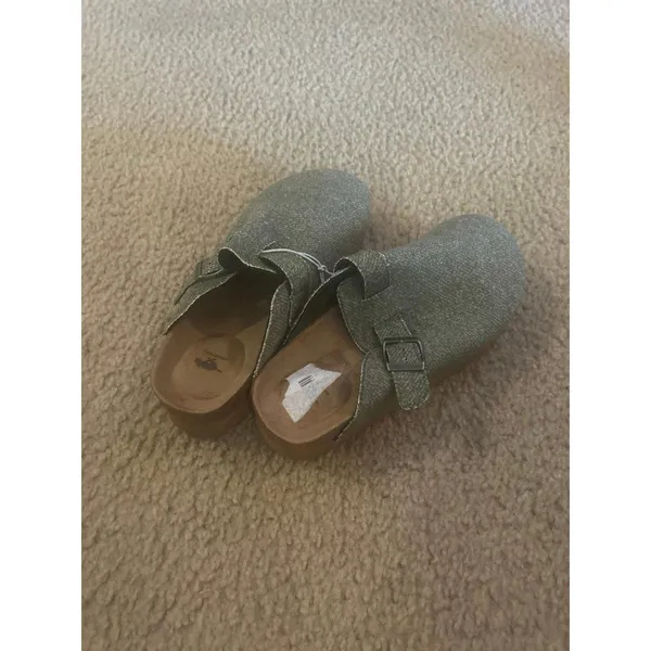 Size 7 buckle clogs comfy rocket dog Green - Image 3