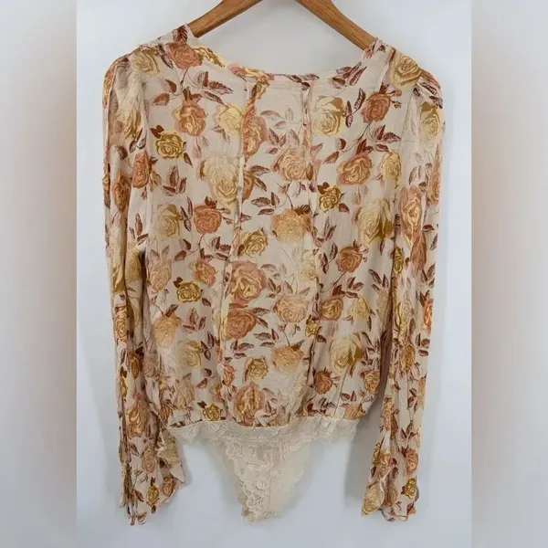 Free People intimately everything’s rosy floral v-neck lace thong l/s bodysuit M - Image 7