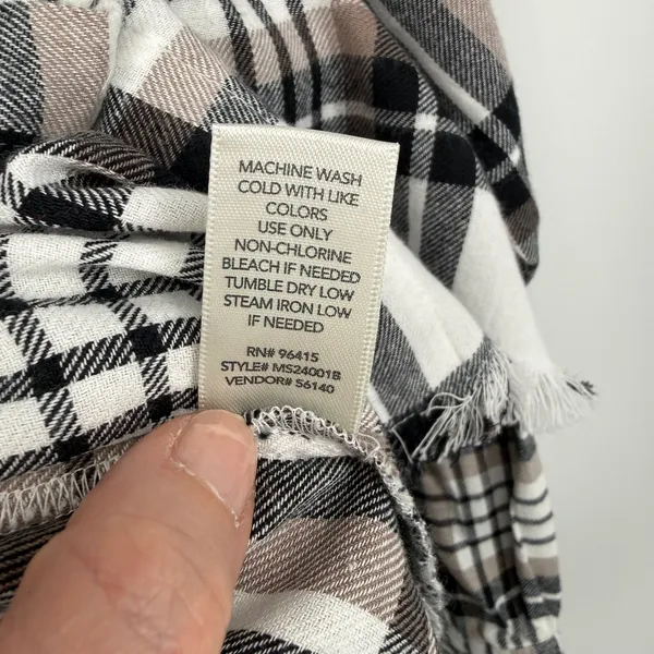 BKE Boyfriend Plaid Flannel Shirt Cream Chocolate Black Frayed Hem Large‎ NWT - Image 4