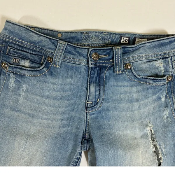 Miss Me JP4369-2L Womens 30 Light Wash Distressed Fleur De Lis Bootcut Jeans - Image 9