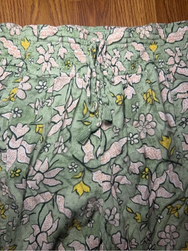 Aerie Floral High Rise Smocked Tie Waist Crinkle Pants Green Medium - Image 3