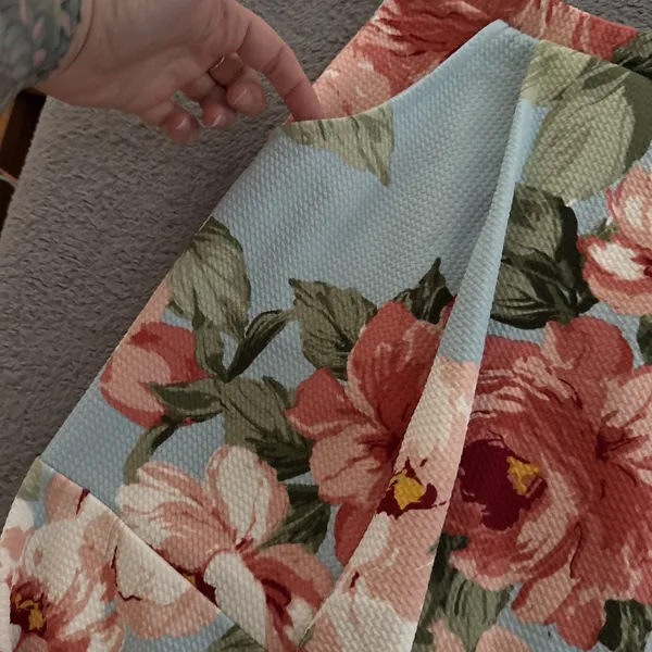 Le Lis Bold Floral Print Skirt Textured Size Large - Image 6