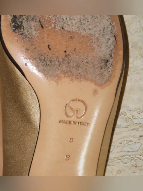 St. John Gold Heels Size 8B - Image 13