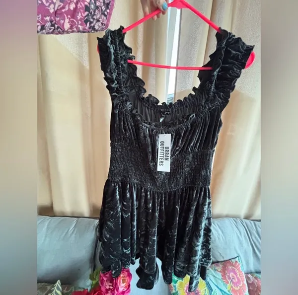 Urban Outfitters✨ Rosie Velvet Romper NWT - Image 3