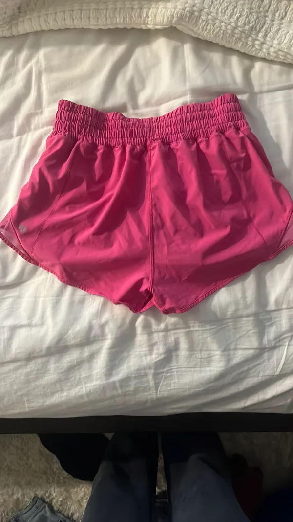 Size 4 Lululemon hotty hot shorts 2.5” pink - Image 6
