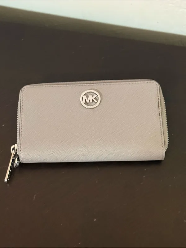 Michael Kors Silver MK Logo Gray Saffiano Wallet - Image 5