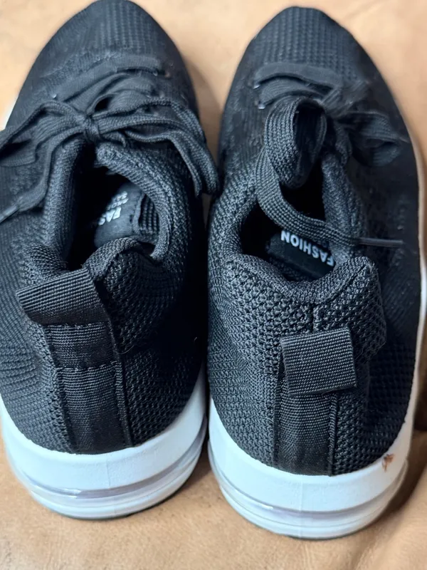 Black Athletic Shoes Size 10 - Image 4