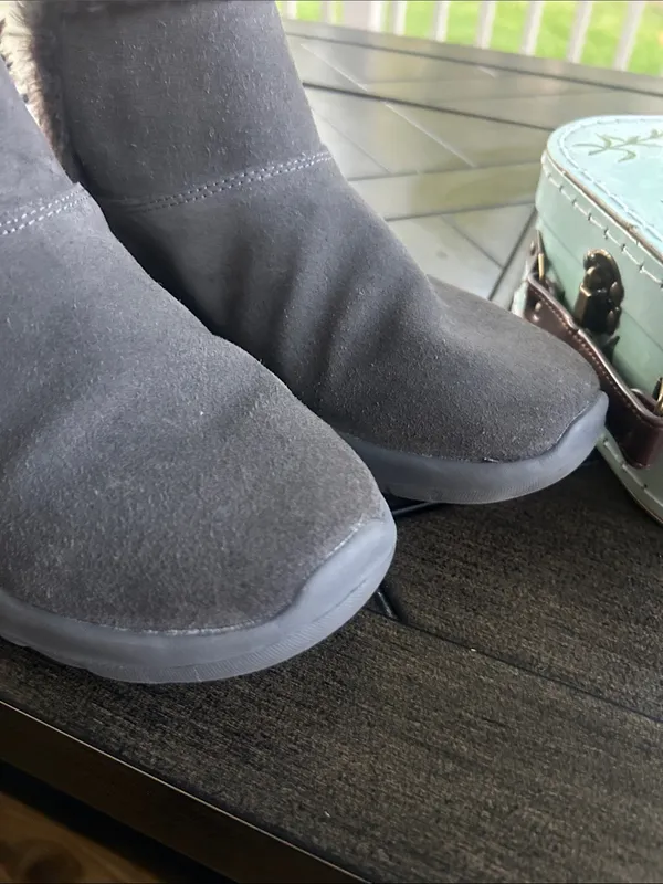 Skechers air cooled on the go goga faux fur lined booties size 6.5 M ladies - Image 4