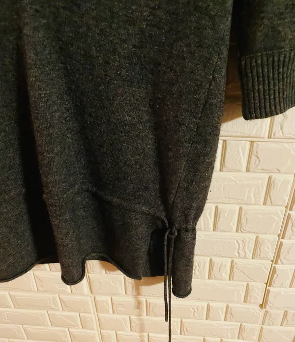 Abercrombie and Fitch woman's sweater 30 x 17 width. Gray with hoodie - Image 4