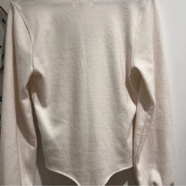Abercrombie and Fitch V Neck Knit Bodysuit - Image 10