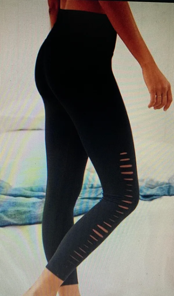 American Eagle Chill Highwaisted Leggings with cut outs - Image 3