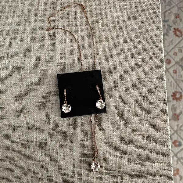 Dangling diamond and rose gold earrings - Image 3