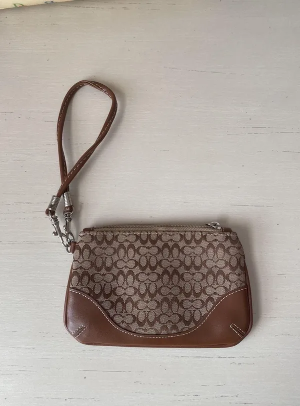 Coach Y2k tan monogrammed leather trim wristlet wallet - Image 5