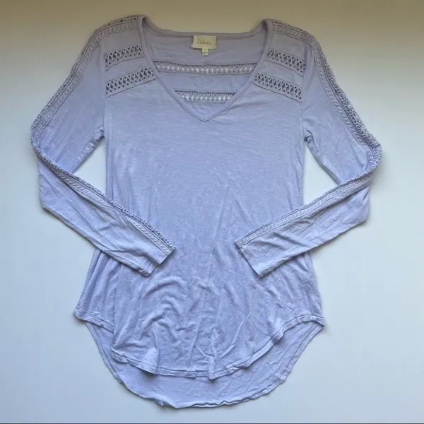 Anthropologie Deletta Lavendar Purple Lace Line Crochet Sleeve Top Size Small - Image 2