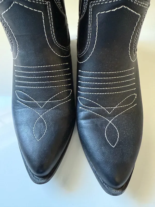 black boots Size 8 - Image 3