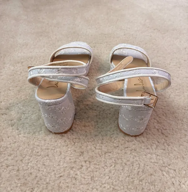 Windsor NWT white platform block heels - Image 4