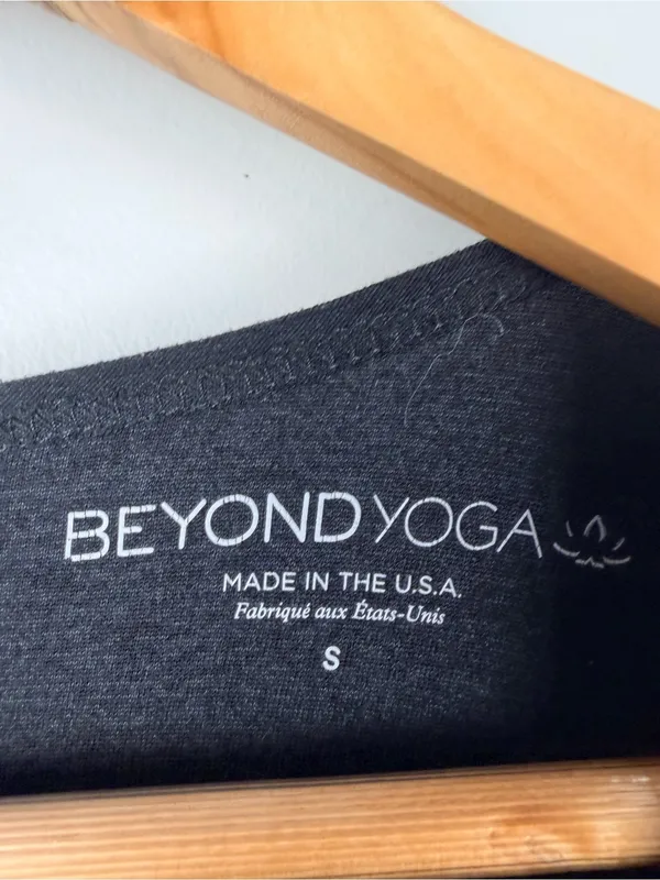 Beyond yoga Heather grey black long sleeve back tie top size small - Image 2