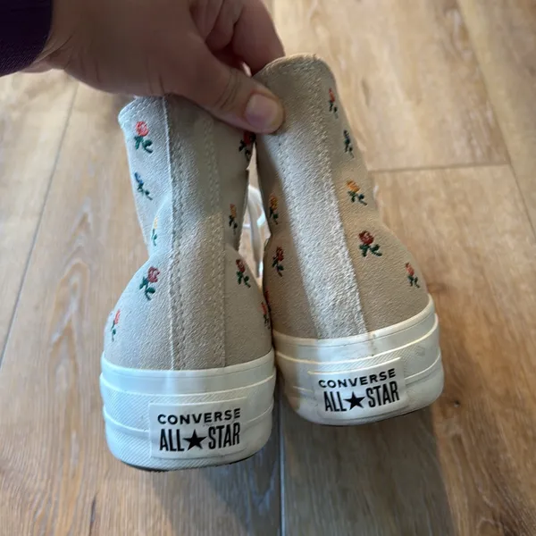 Converse Cream High-Tops with Embroidered Floral Design Size 11 Women’s - Image 5