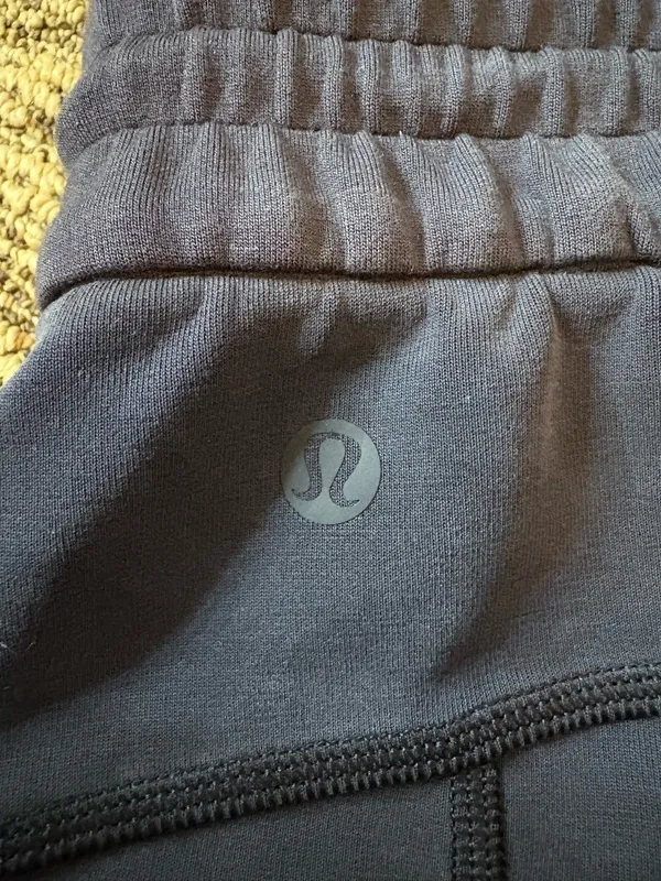 Lululemon Softstreme Shorts 4" - Image 2