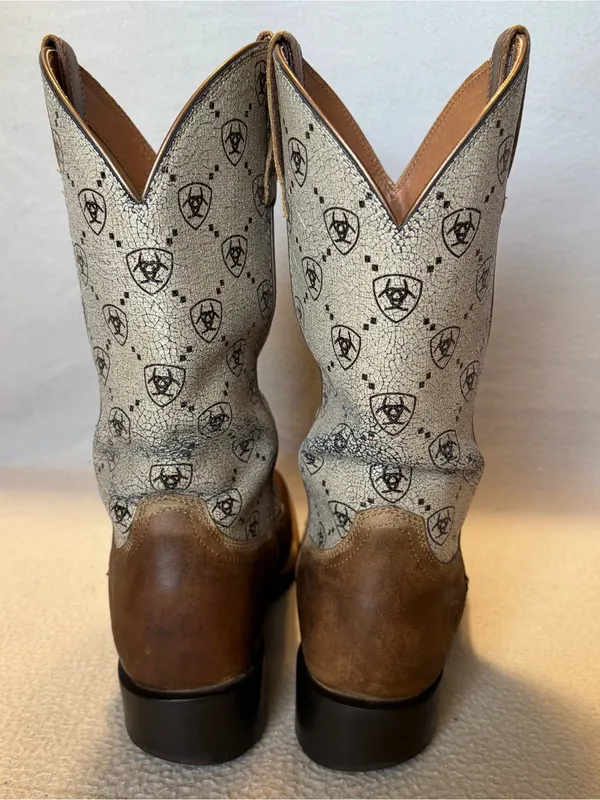 Ariat Women’s 7.5C Two-Tone Western Cowboy Boots with Ariat Logo, Square Toe - Image 6