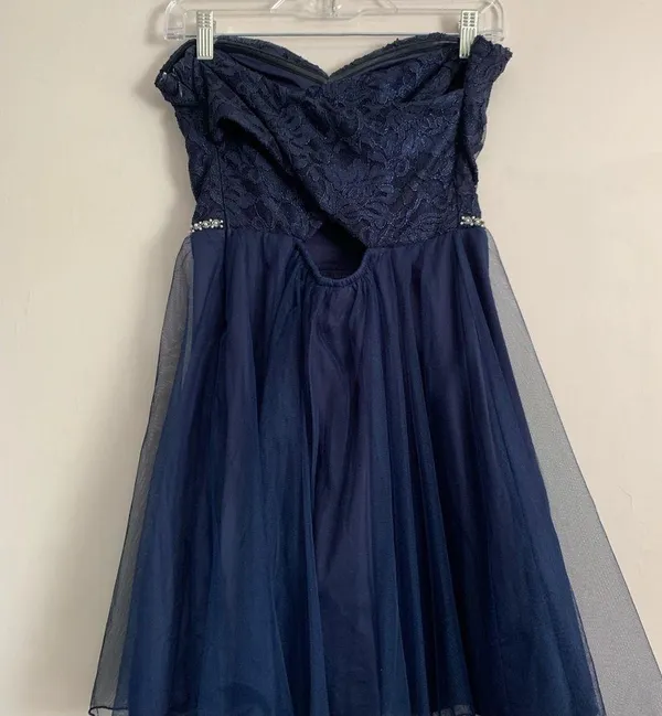Prom/Homecoming Dress Size M - Image 2