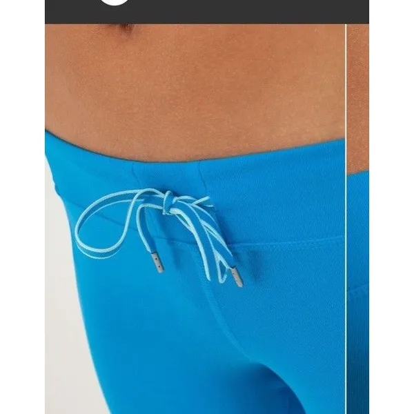 Lululemon Sz 10 Heat It Up Crop Beach Blanket Blue Run Cross Fit Gym Summer Yoga - Image 4