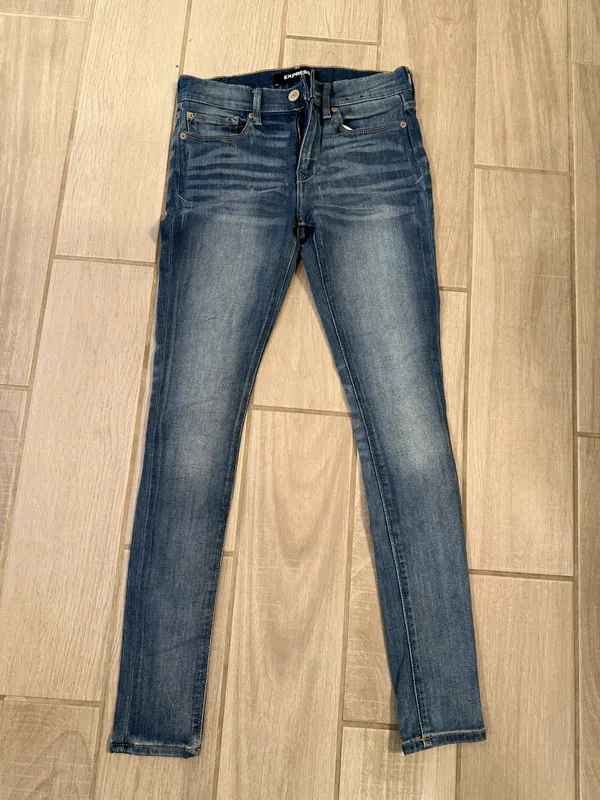 Express Women's Skinny Jeans in Blue Wash - Image 2
