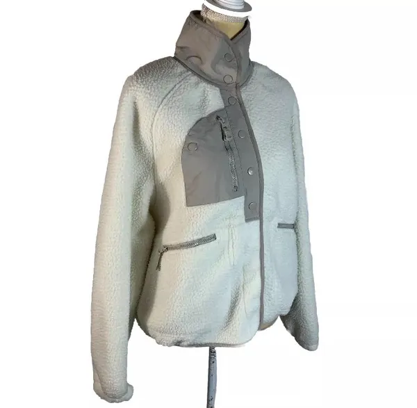Her entire name says Grace fleece sherpa jacket size M - Image 7