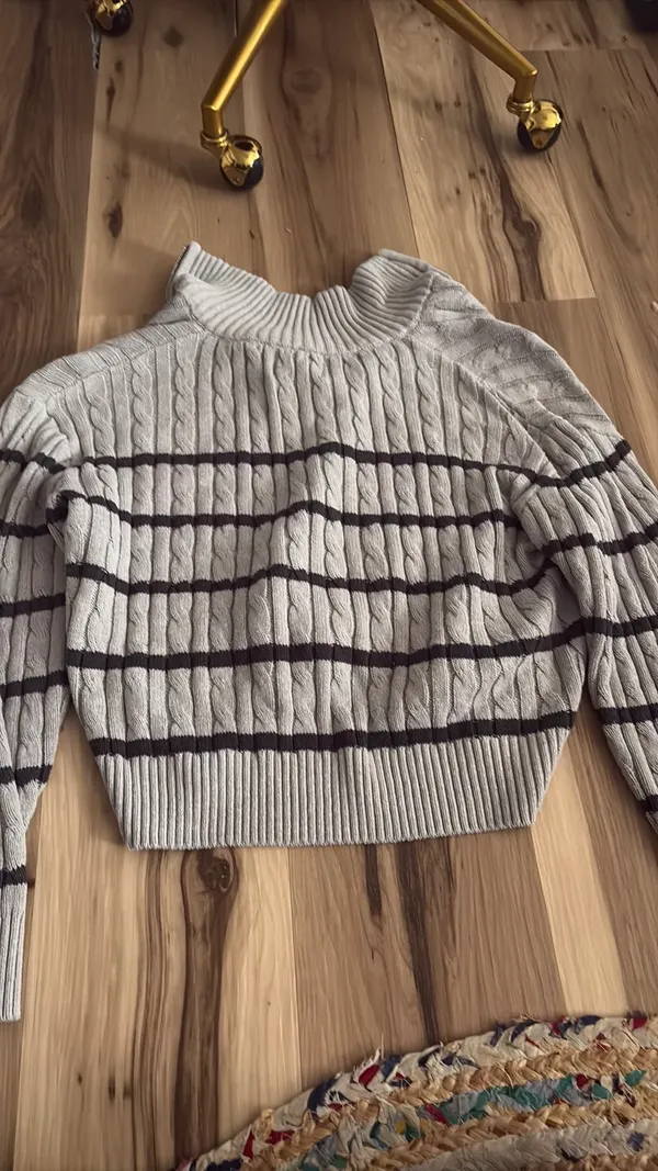 Marshall’s sweater  - Image 4