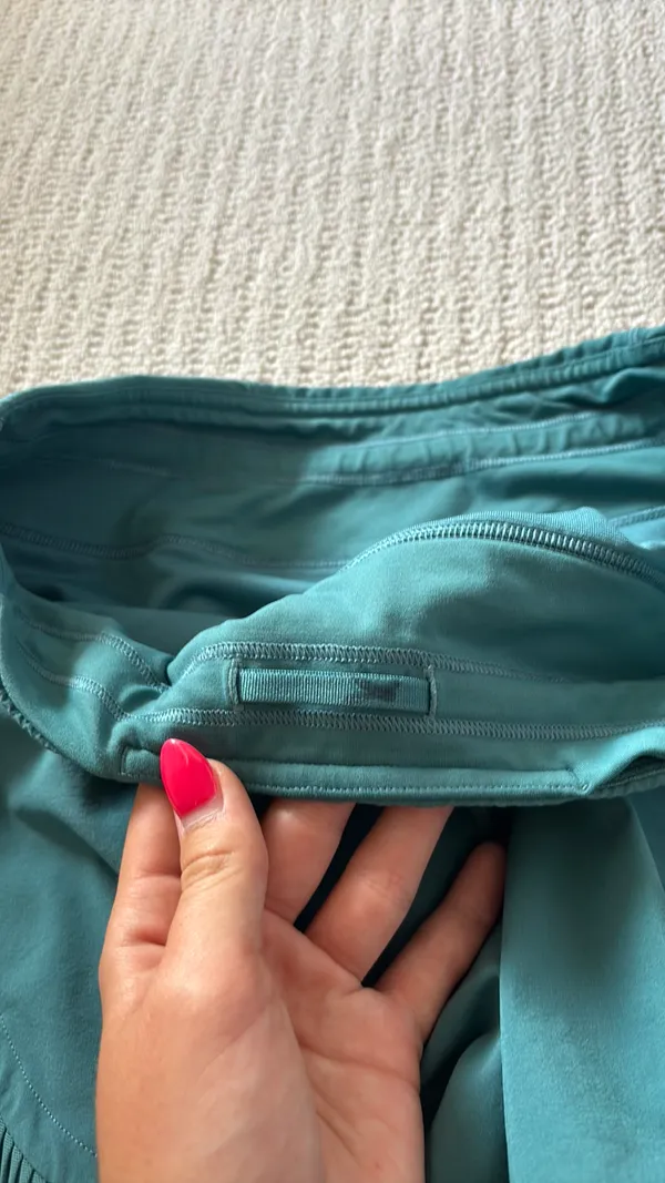 Lululemon Shorts 2.5" Hotty Hot Low-Rise - Image 3